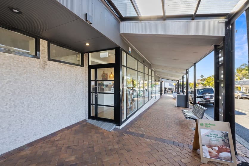 Click to view all images Shop 2/99 Cambridge Parade Manly QLD 4179 - Image 3