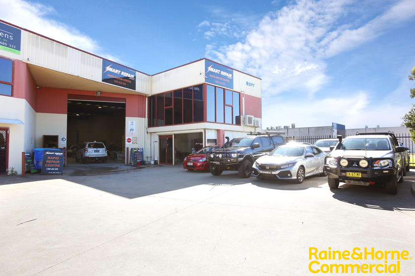 Click to view all images 1/18 Stennett Road Ingleburn NSW 2565 - Image 2