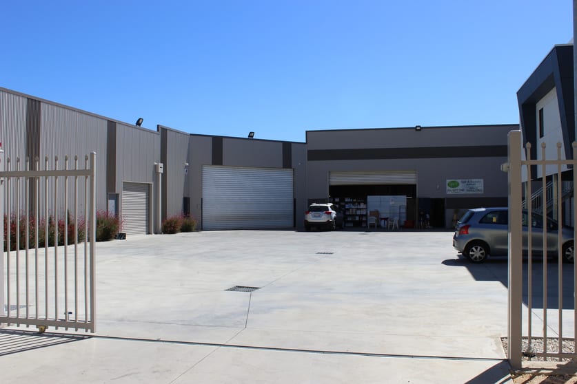 Click to view all images 4/15-21 Armstrong Street North Geelong VIC 3215 - Image 2