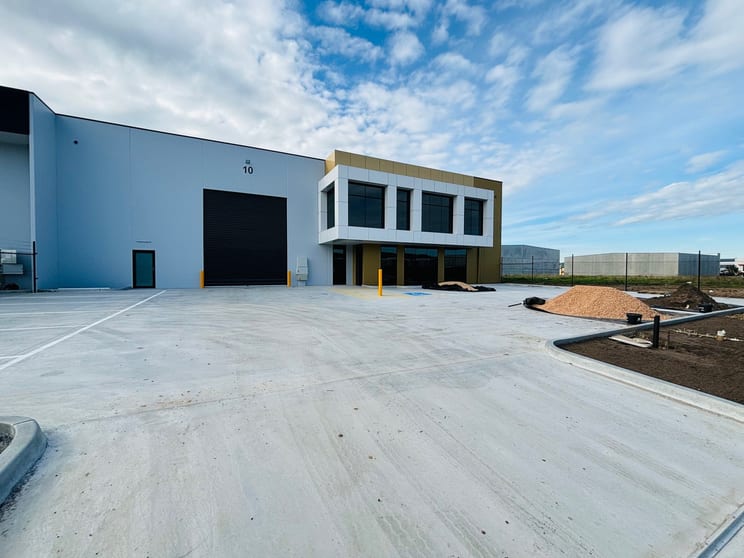 Click to view all images 10 Trade Place Pakenham VIC 3810 - Image 3