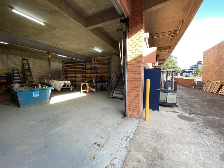 Click to view all images Warehouse 3/47-51 Parraweena Road Caringbah NSW 2229 - Image 3
