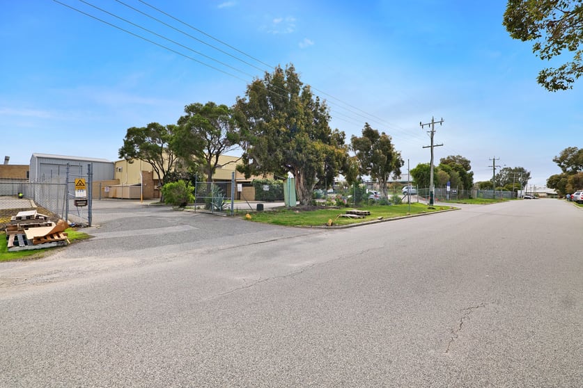Click to view all images 112 Radium Street Welshpool WA 6106 - Image 1