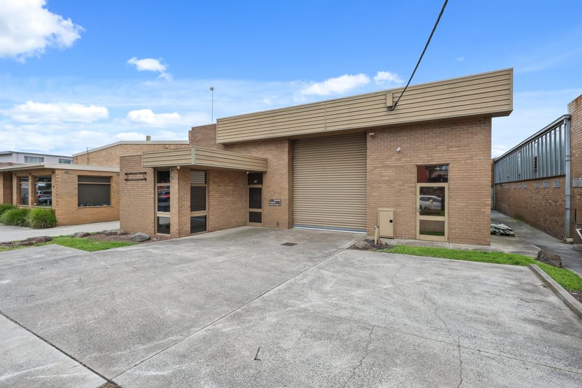 Click to view all images 41 Henderson Road Clayton VIC 3168 - Image 2