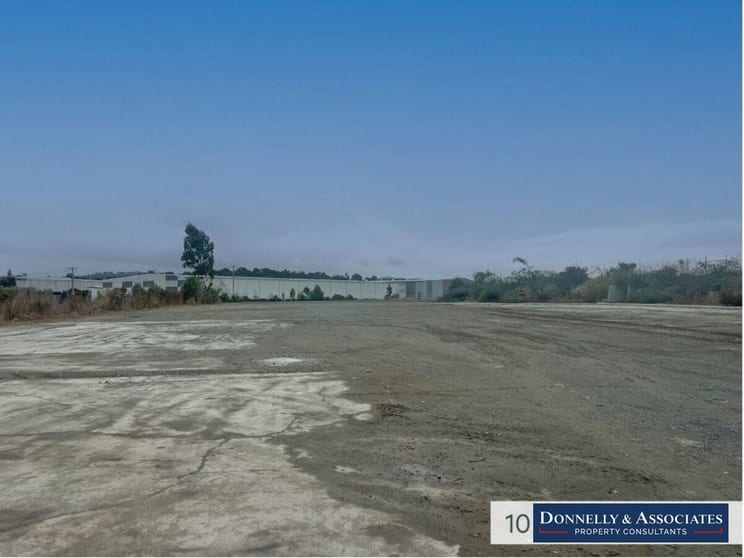 Click to view all images 2 Activity Court Yatala QLD 4207 - Image 3