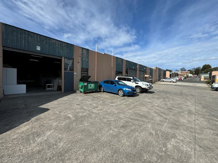 Click to view all images 9/40 Edina Road Ferntree Gully VIC 3156 - Image 3