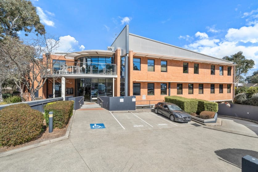 Click to view all images 1 Geils Court Deakin ACT 2600 - Image 3