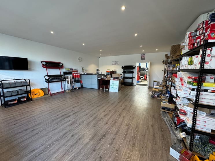 Click to view all images 2/8 Palladium Circuit Clyde North VIC 3978 - Image 2