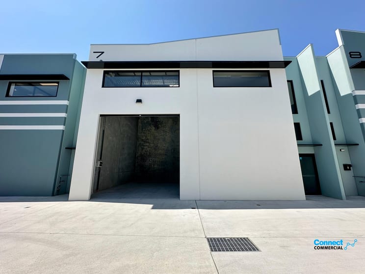 Click to view all images 7/49 Leda Drive Burleigh Heads QLD 4220 - Image 2