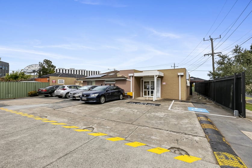 Click to view all images 198 Furlong Road St Albans VIC 3021 - Image 2