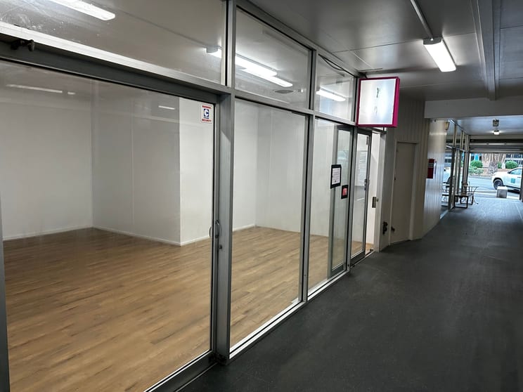 Click to view all images UNIT 4/60 The Boulevarde Toronto NSW 2283 - Image 3