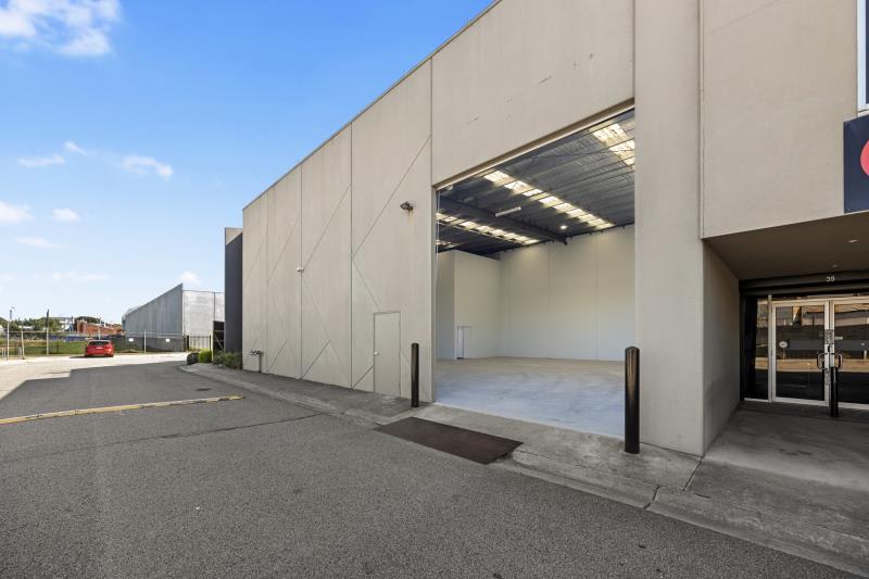 Click to view all images 43 Bayside Avenue Port Melbourne VIC 3207 - Image 3