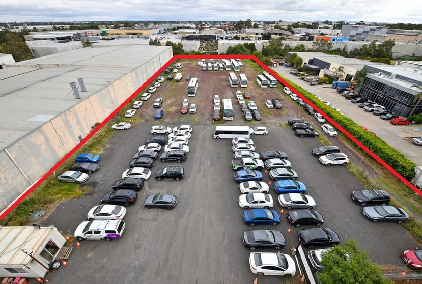 Click to view all images 7 ADINA COURT Tullamarine VIC 3043 - Image 3