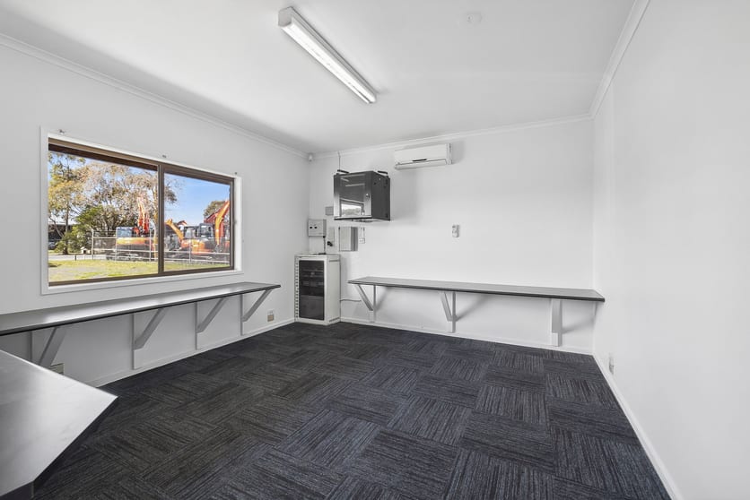 Click to view all images 10 Wiltshire Lane Delacombe VIC 3356 - Image 3