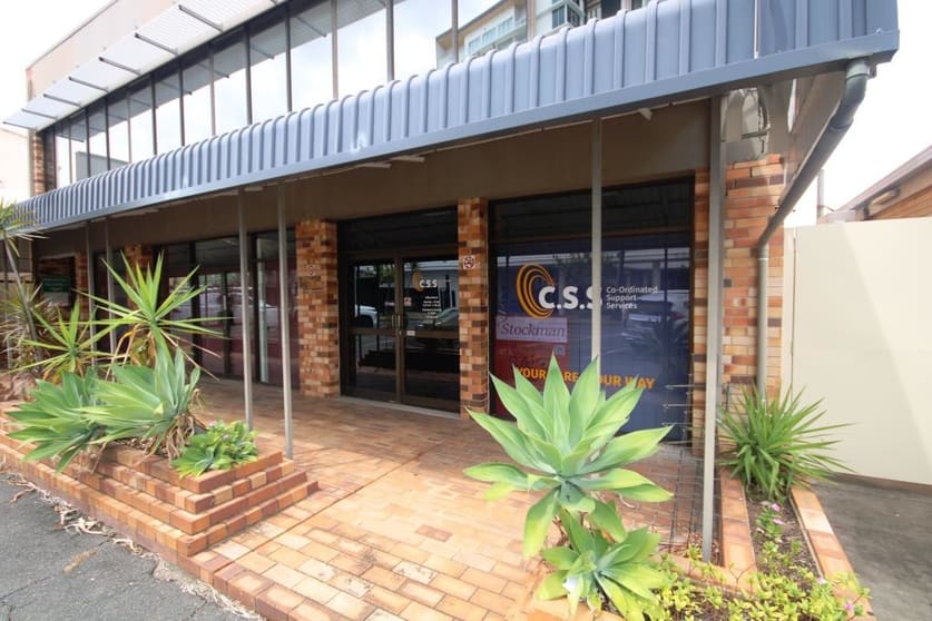 Click to view all images 1/6 East Street Rockhampton City QLD 4700 - Image 2