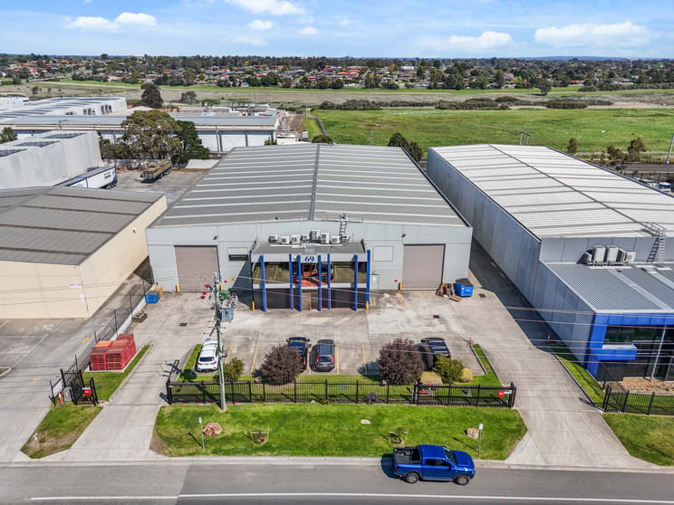 Click to view all images 69 Star Crescent Hallam VIC 3803 - Image 1