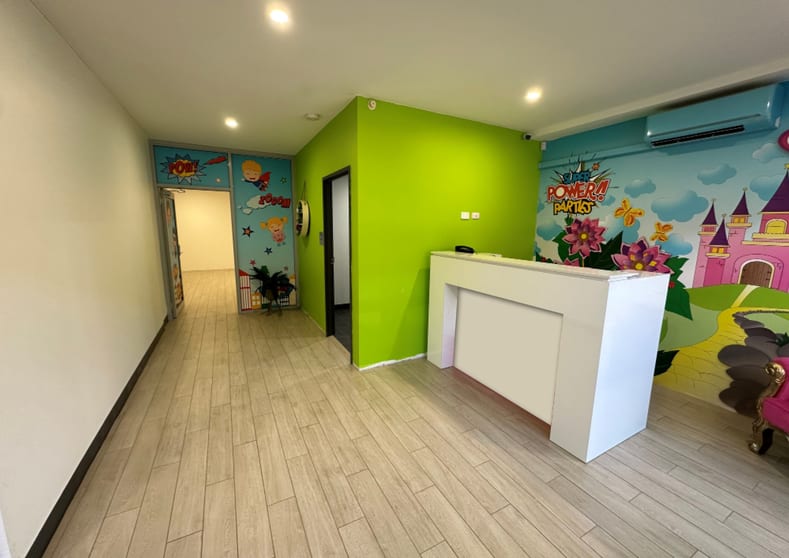 Click to view all images 18 Wurrook Circuit Caringbah NSW 2229 - Image 3