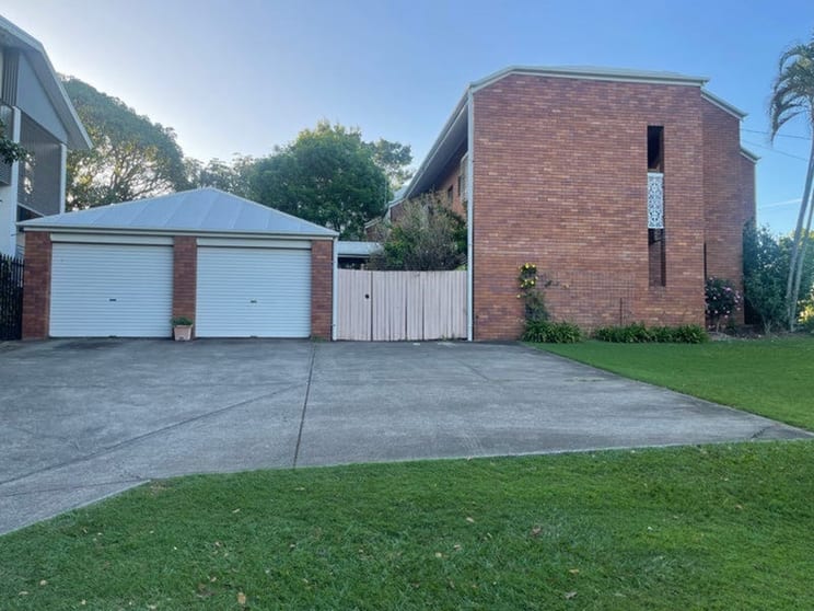 Click to view all images 92 Brighton Road Sandgate QLD 4017 - Image 3