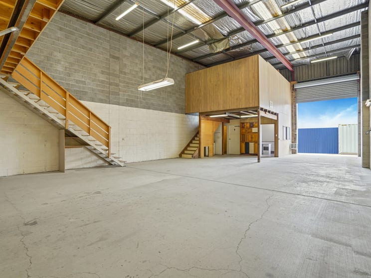 Click to view all images 2/37 Meadow Avenue Coopers Plains QLD 4108 - Image 3