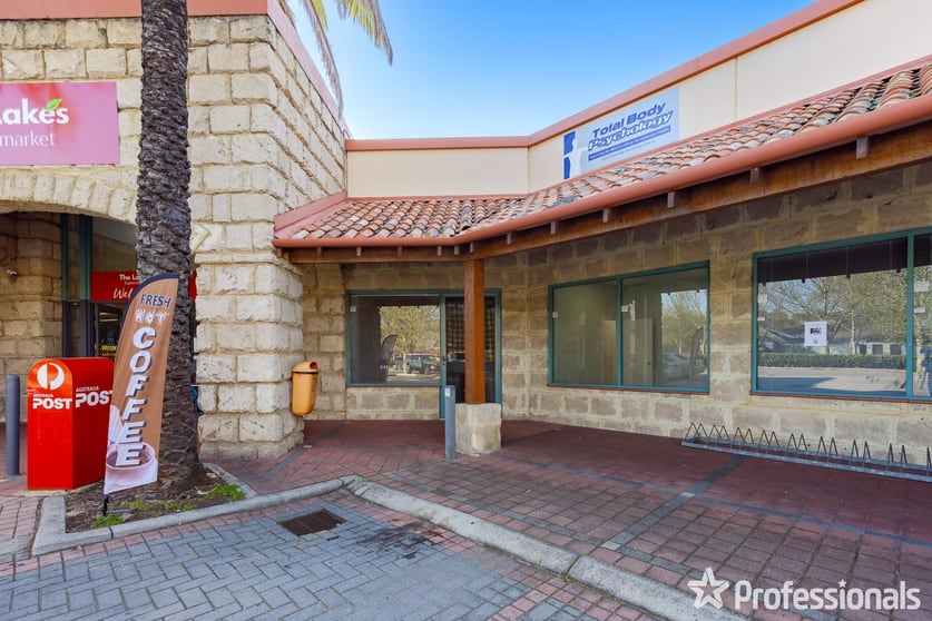 Click to view all images 4/165 Summerlakes Parade Ballajura WA 6066 - Image 2