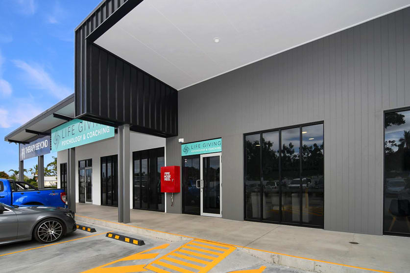 Click to view all images 2/2 Harold Street West End QLD 4810 - Image 3