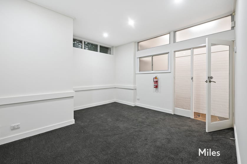 Click to view all images 2/104 Lower Plenty Road Rosanna VIC 3084 - Image 2