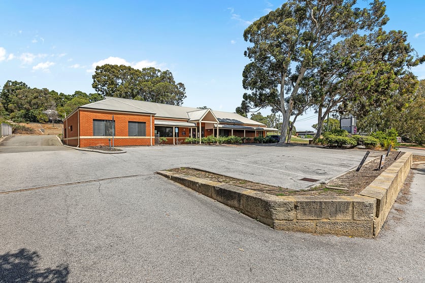 Click to view all images 8 Church Avenue Armadale WA 6112 - Image 2