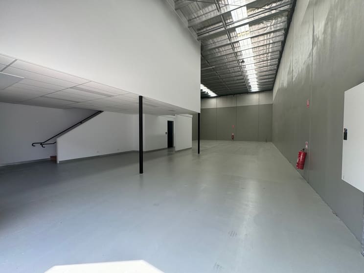 Click to view all images 56 Axis Crescent Dandenong VIC 3175 - Image 2