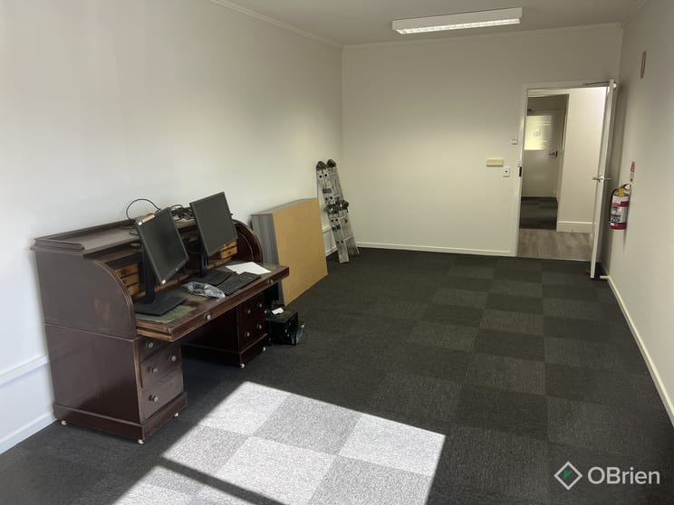 Click to view all images 27 Riverine Street Bairnsdale VIC 3875 - Image 3