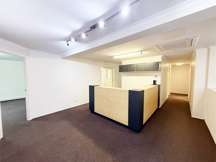 Click to view all images 4/116-118 Compton Road Woodridge QLD 4114 - Image 2