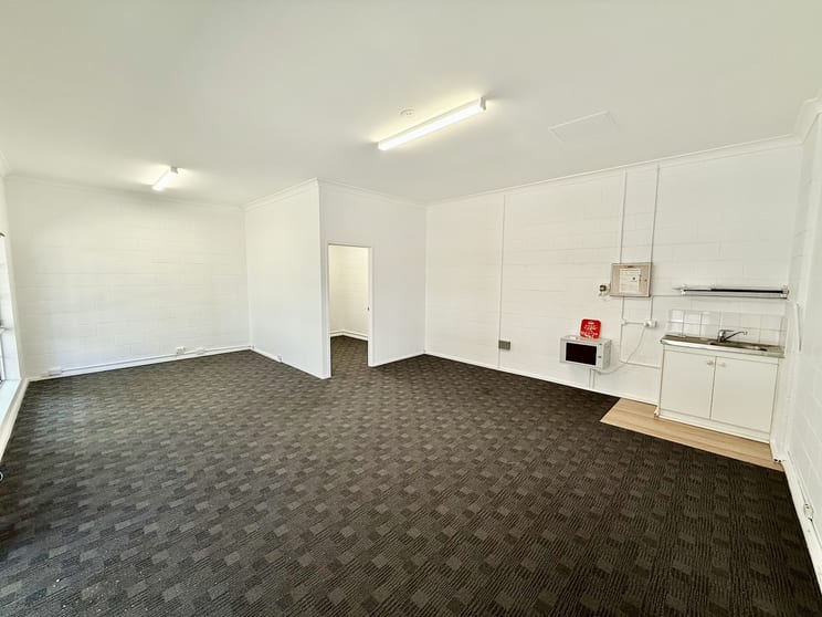Click to view all images Unit 8A/20 Main Street Beenleigh QLD 4207 - Image 3