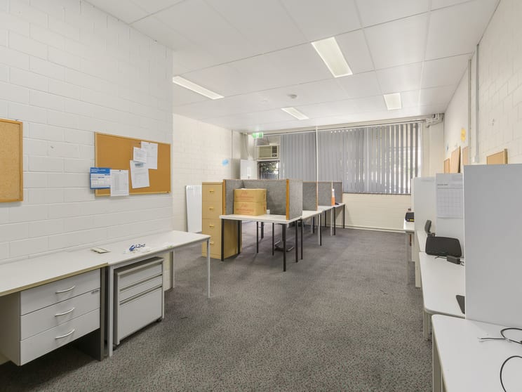 Click to view all images 2/27-29 Princes Highway Fairy Meadow NSW 2519 - Image 2