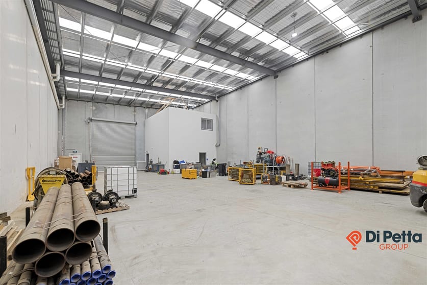 Click to view all images 17 Paramount Boulevard Cranbourne West VIC 3977 - Image 3