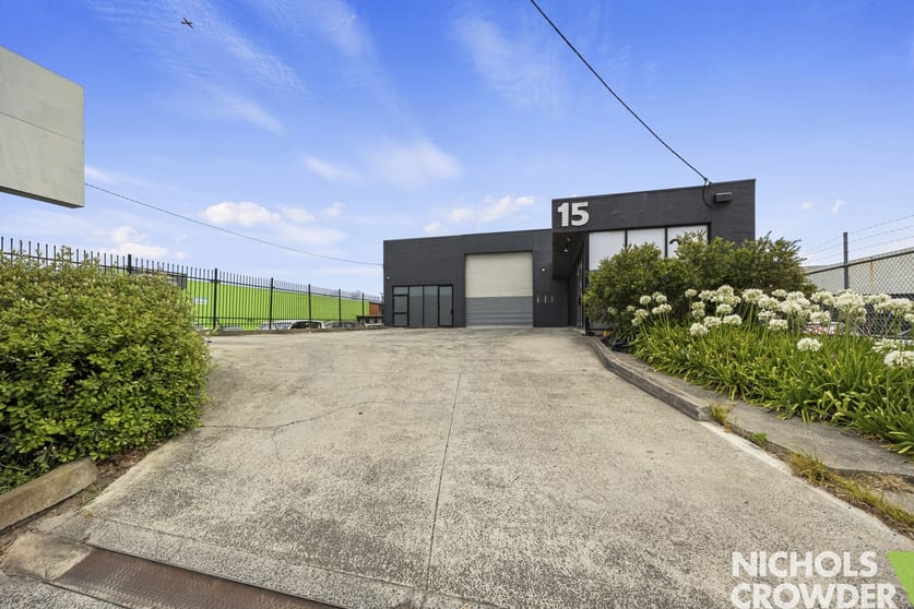 Click to view all images 15 Boundary Road Mordialloc VIC 3195 - Image 2