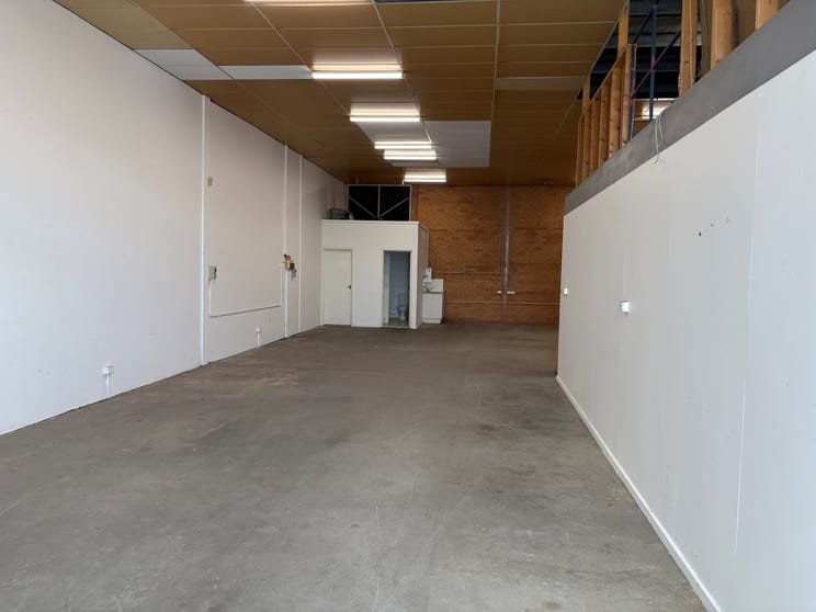 Click to view all images 8/157 Gladstone Street Fyshwick ACT 2609 - Image 2