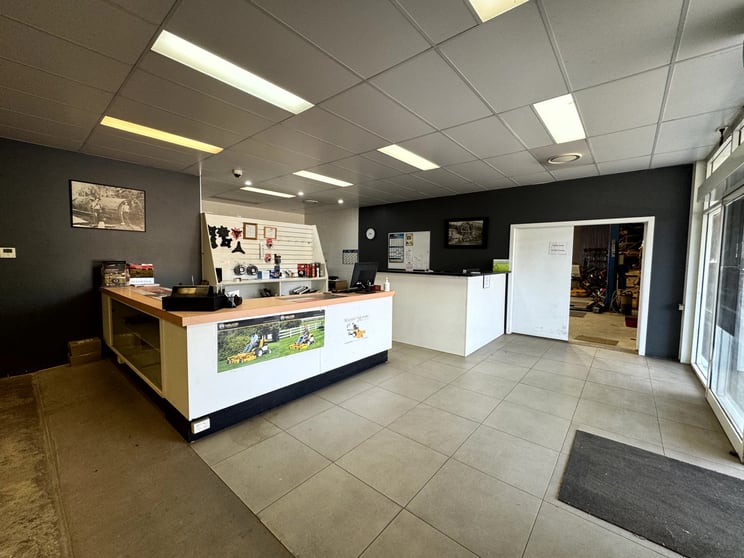 Click to view all images 1/120 Wakaden Street Griffith NSW 2680 - Image 2