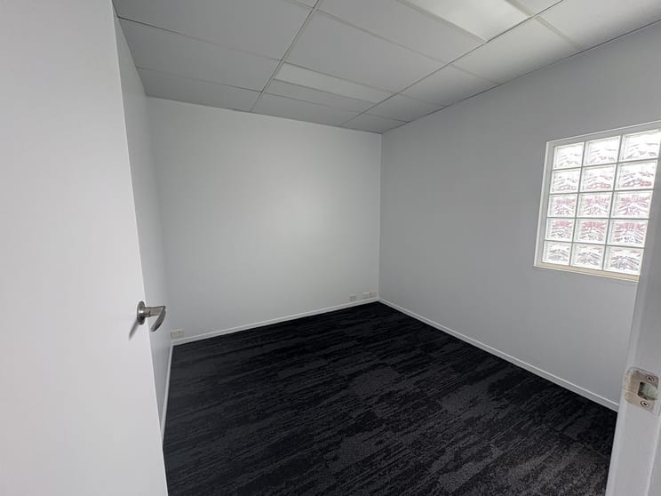 Click to view all images 4/427 Gympie Road Strathpine QLD 4500 - Image 3