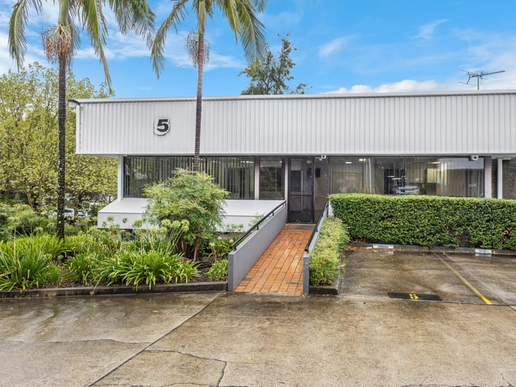 Click to view all images Unit 5/4 Gladstone Road Castle Hill NSW 2154 - Image 3