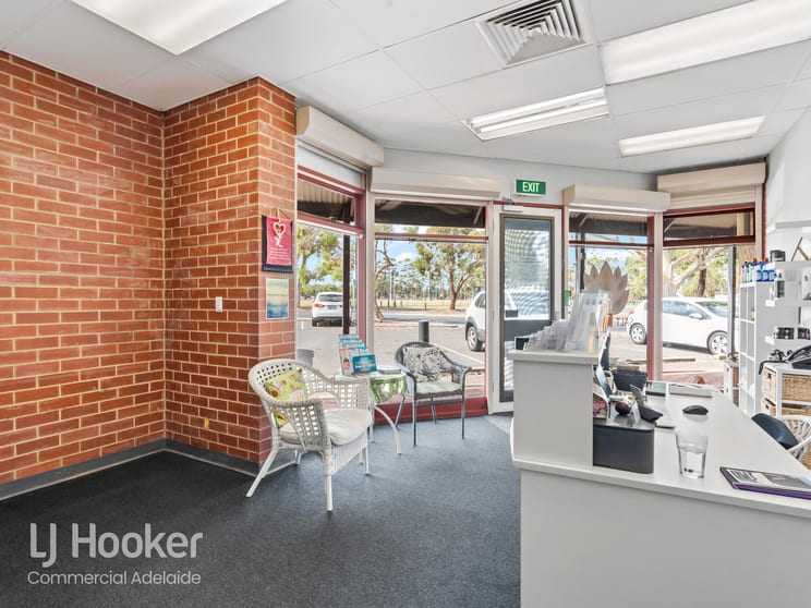 Click to view all images 4/2 Anderson Walk Smithfield SA 5114 - Image 3