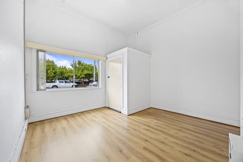 Click to view all images 6 Jennings Street Kyneton VIC 3444 - Image 3