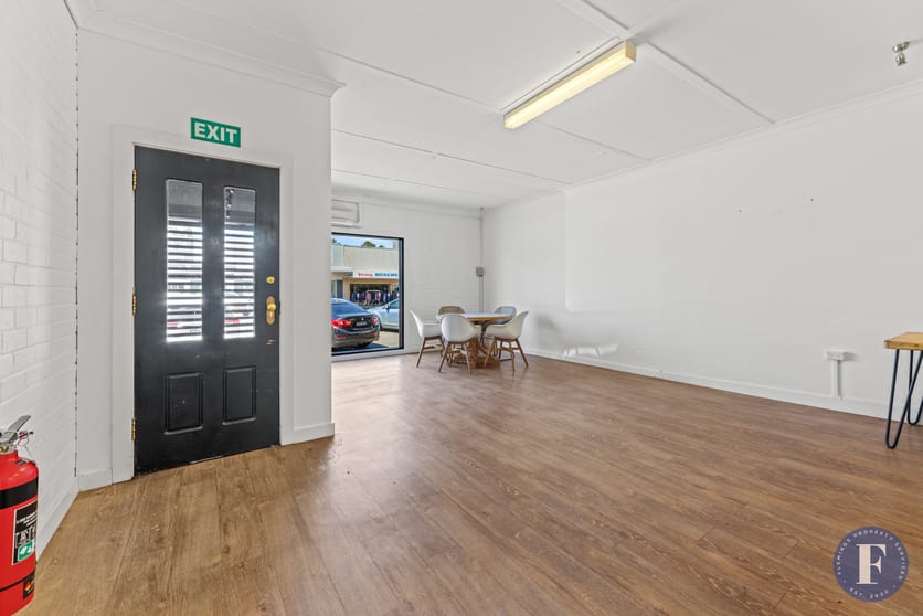 Click to view all images 1/51 Boorowa Street Young NSW 2594 - Image 3