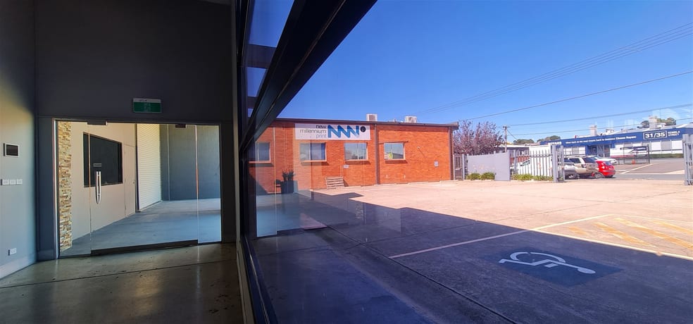 Click to view all images 2/40 Kembla Street Fyshwick ACT 2609 - Image 3