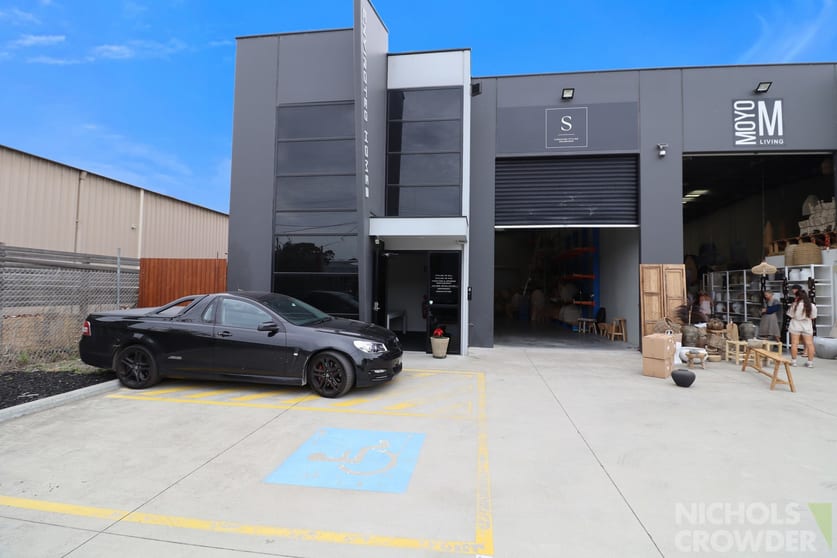 Click to view all images 2/4 Milgate Drive Mornington VIC 3931 - Image 1