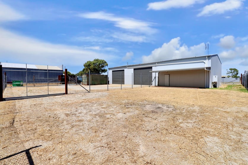 Click to view all images 463a Kelly Street Deniliquin NSW 2710 - Image 1