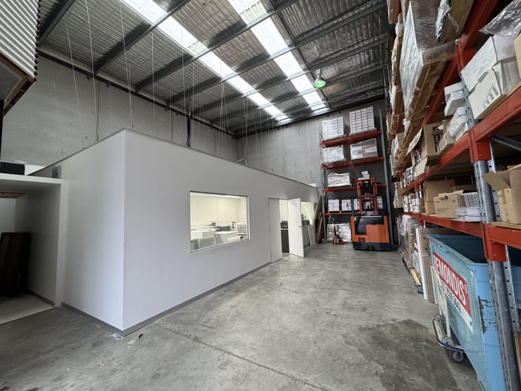 Click to view all images Unit 3/59-63 Captain Cook Drive Caringbah NSW 2229 - Image 2