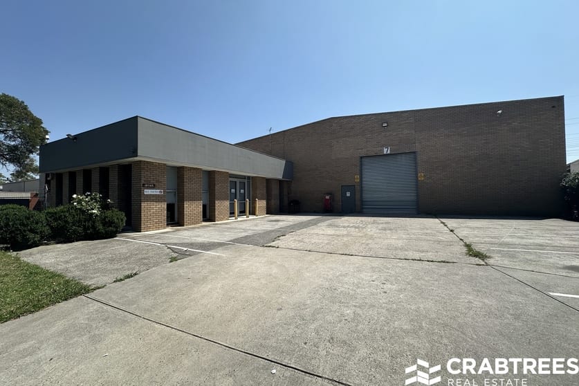 Click to view all images 7 Longford Court Springvale VIC 3171 - Image 1
