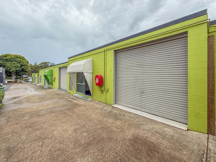 Click to view all images Ashmore QLD 4214 - Image 3