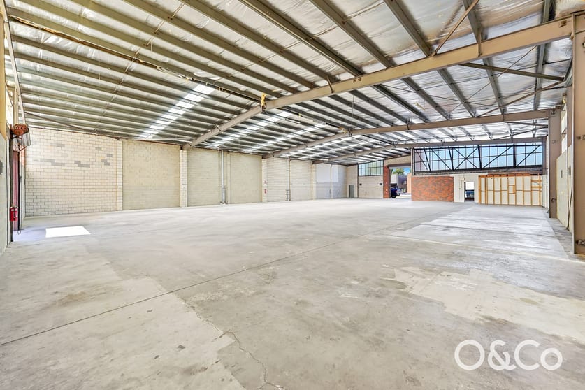 Click to view all images 2 Hewitt Street Cheltenham VIC 3192 - Image 3