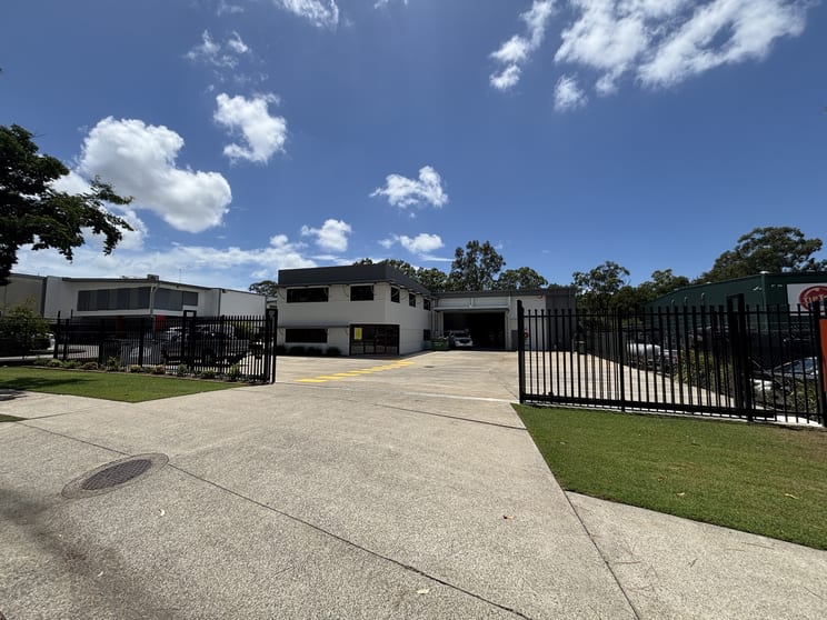 Click to view all images 27 Neumann Road Capalaba QLD 4157 - Image 2