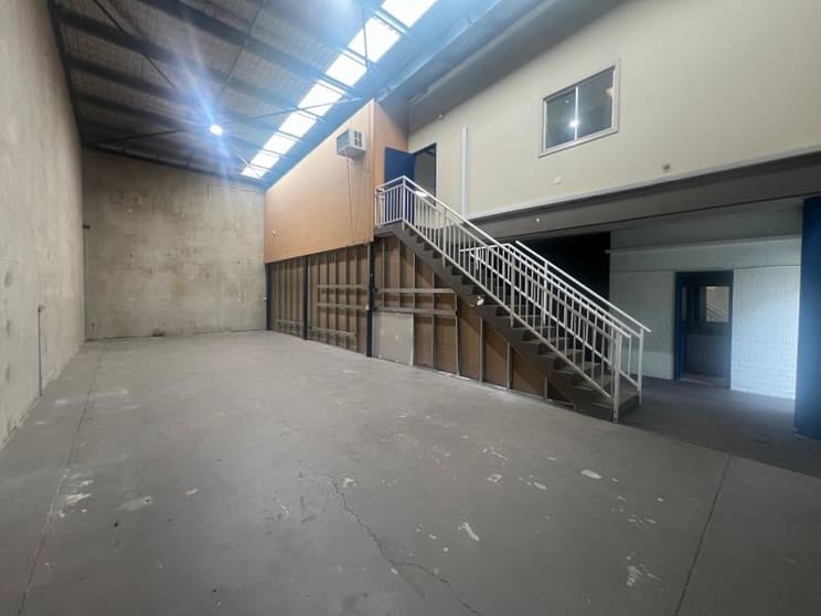 Click to view all images Unit 5/38-40 Whyalla Place Prestons NSW 2170 - Image 2