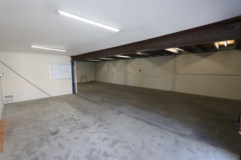 Click to view all images 2/8-10 Hampton Road Burleigh Heads QLD 4220 - Image 3